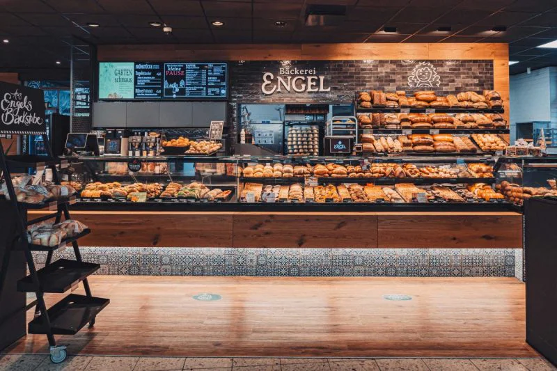 Bäckerei ENGEL, Theke mit Rückbuffet im Eingang
