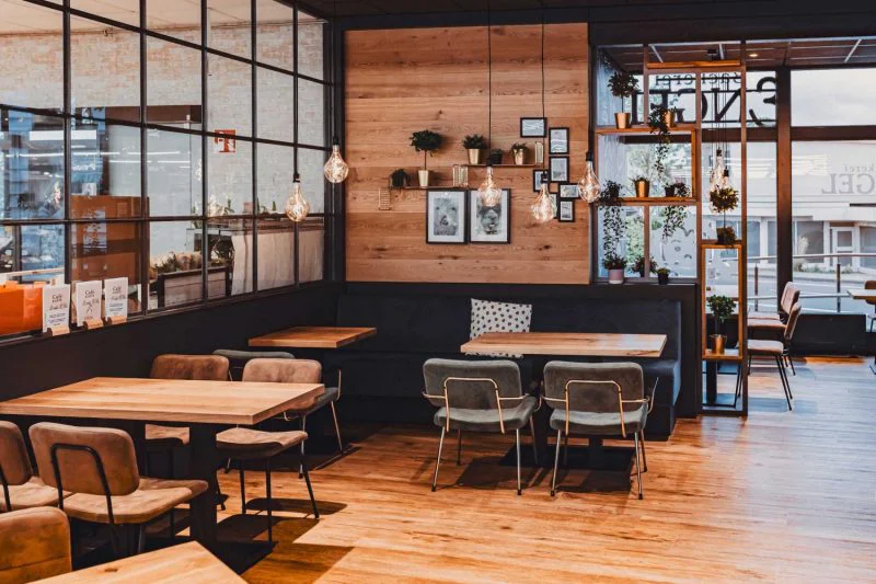 Bäckerei ENGEL, Café mit Sitzecke, hochwertiges Design