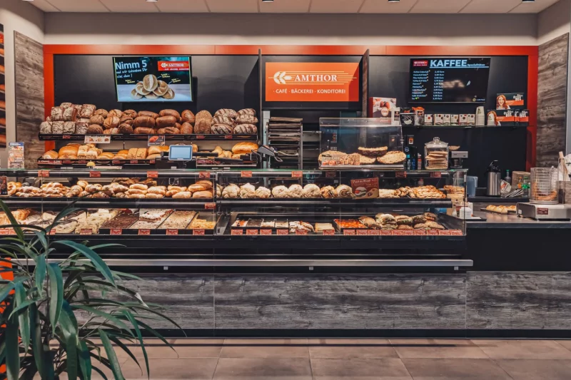 Bäckerei Amthor, Theke mit Rückbuffet im Eingang